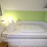 Nyaraló Ferienhaushaelfte 