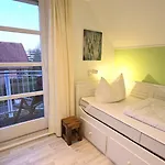 Ferienhaushaelfte 